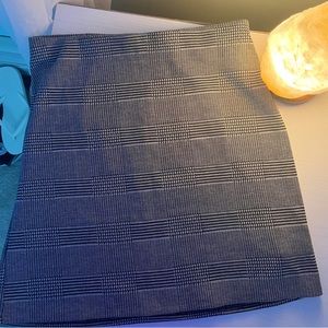 Black and white patterned mini skirt